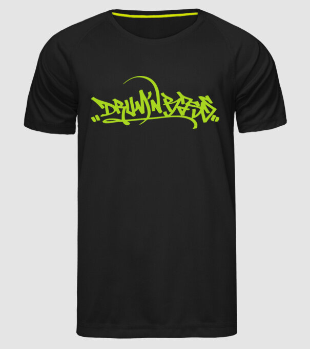 drum and bass model negru pe tricou