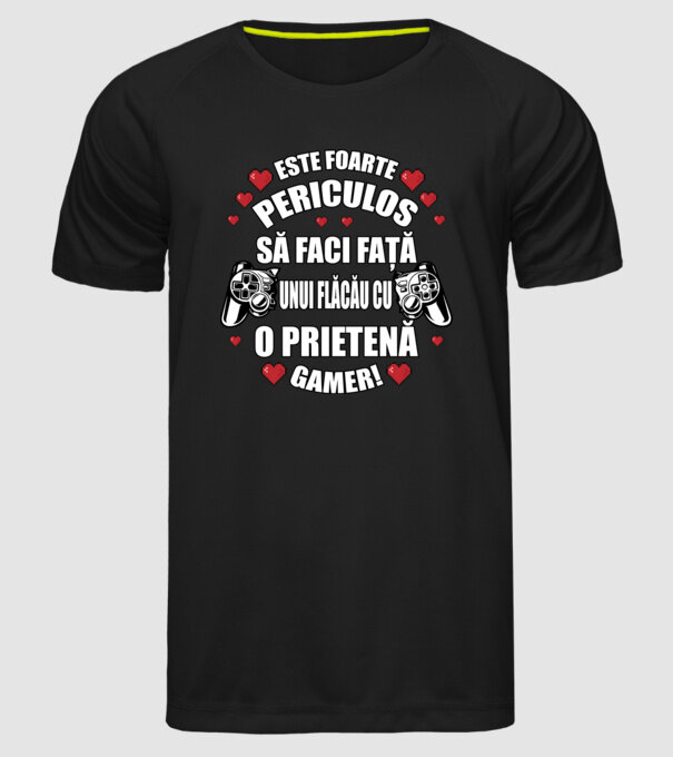 este foarte periculos să faci față unui flăcău cu o prietenă gamer! model negru pe tricou