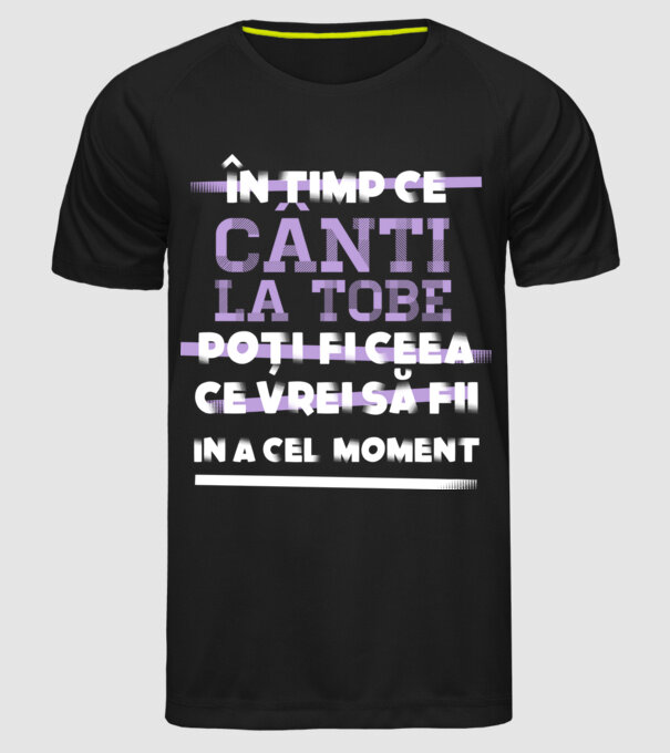 în timp ce cânți la tobe poți fi ceea ce vrei să fii - în acel moment model negru pe tricou