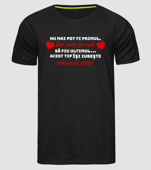 Nu mai pot fi primul dar sunt pe cale să fiu ultimul.. Acest tip își iubește viitoarea soție model negru pe tricou