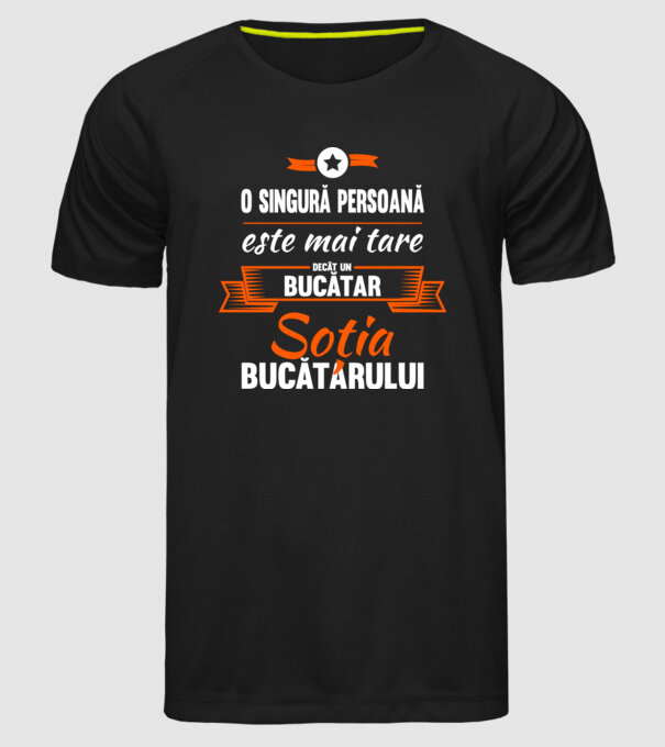 O singură persoană este mai tare decât un bucătar, soția bucătarului model negru pe tricou