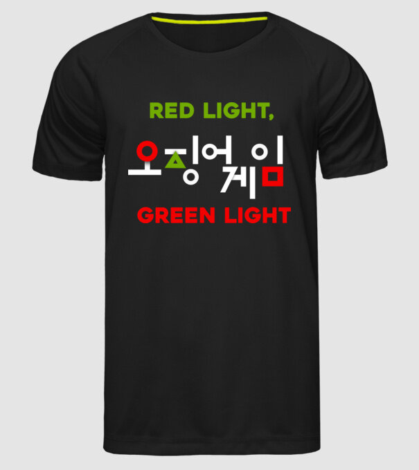 red light green light model negru pe tricou