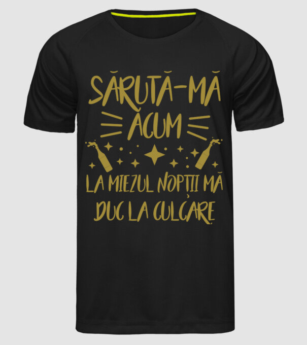 sărută-mă acum, la miezul nopții mă duc la culcare model negru pe tricou