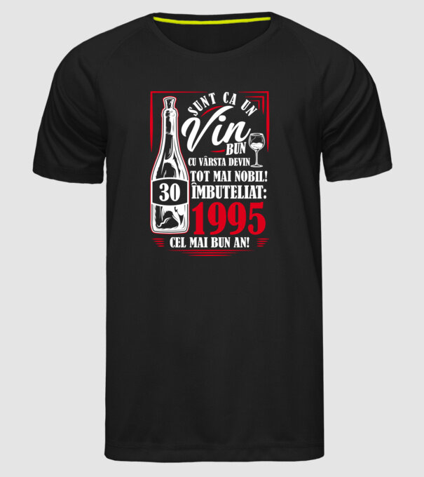 Un Vin Bun 1995 - Negru model negru pe tricou
