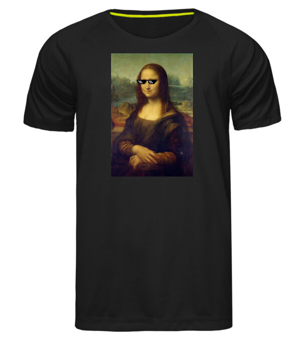  model  pe tricou