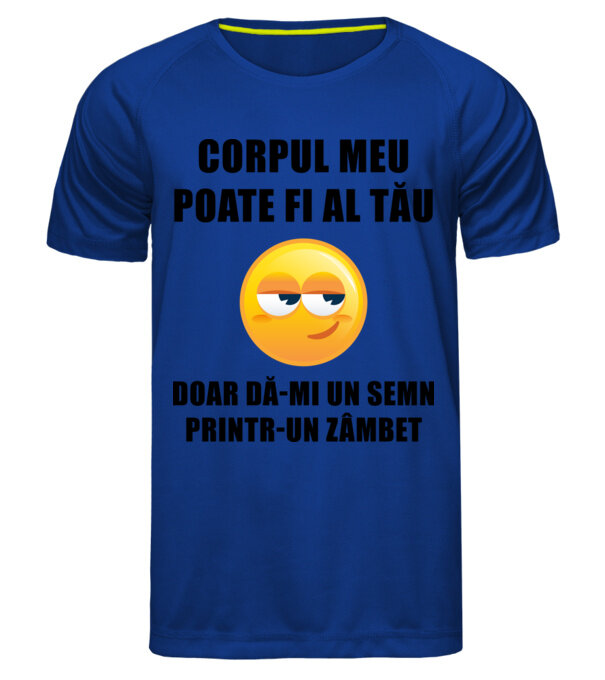  model  pe tricou