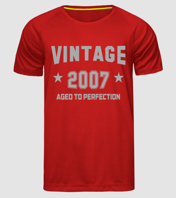 Vintage - 2007 model roșu pe tricou