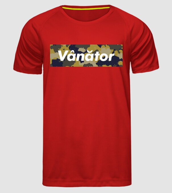 vânător model roșu pe tricou
