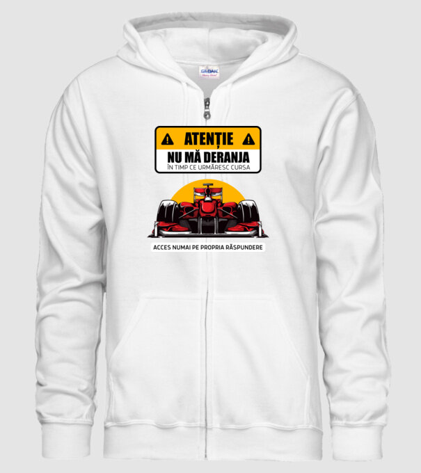 Atenție model alb pe tricou
