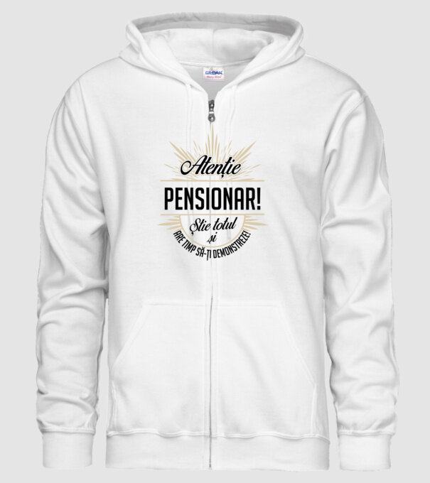 Atenție pensionar! Știe totul și are timp să-ți demonstreze! model alb pe tricou