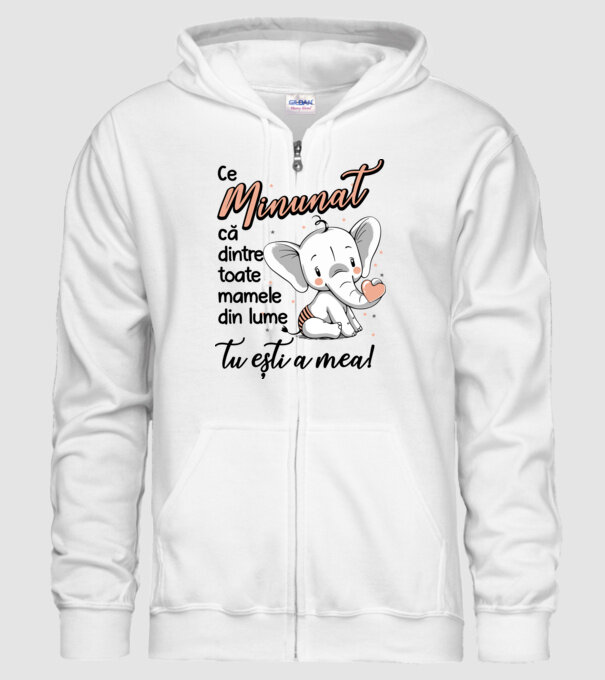 Ce minunat că dintre toate mamele din lume, tu ești a mea! model alb pe tricou