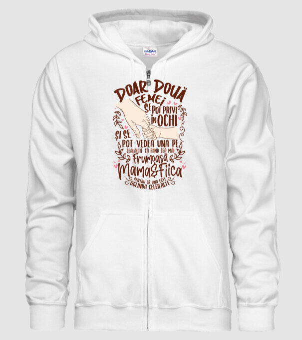 doar două femei se pot privi în ochi și se pot vedea una pe cealaltă ca fiind cea mai frumoasă - mama&fiica - pentru că una este model alb pe tricou