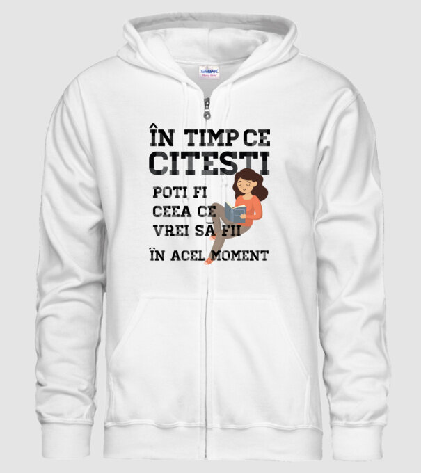 în timp ce citești poți fi ceea ce vrei să fii - în acel moment model alb pe tricou