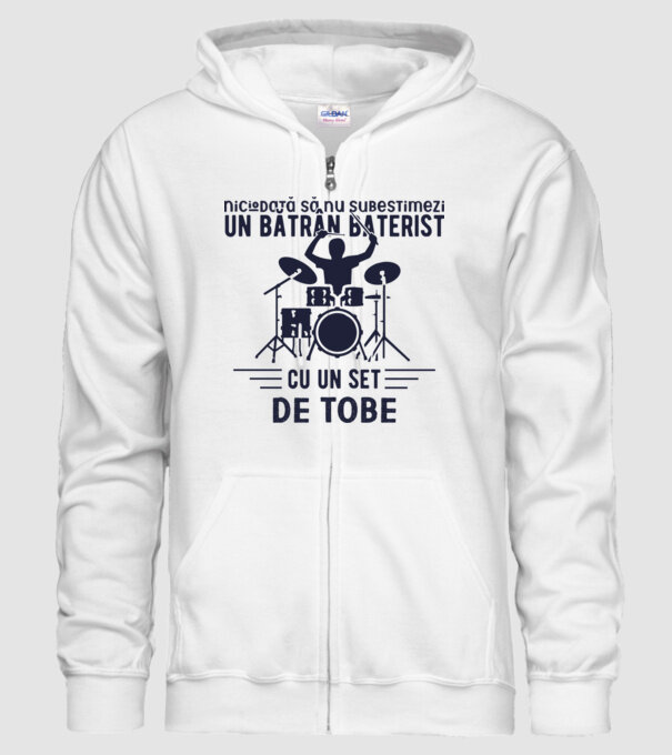 niciodată să nu subestimezi un bătrân baterist cu un set de tobe model alb pe tricou