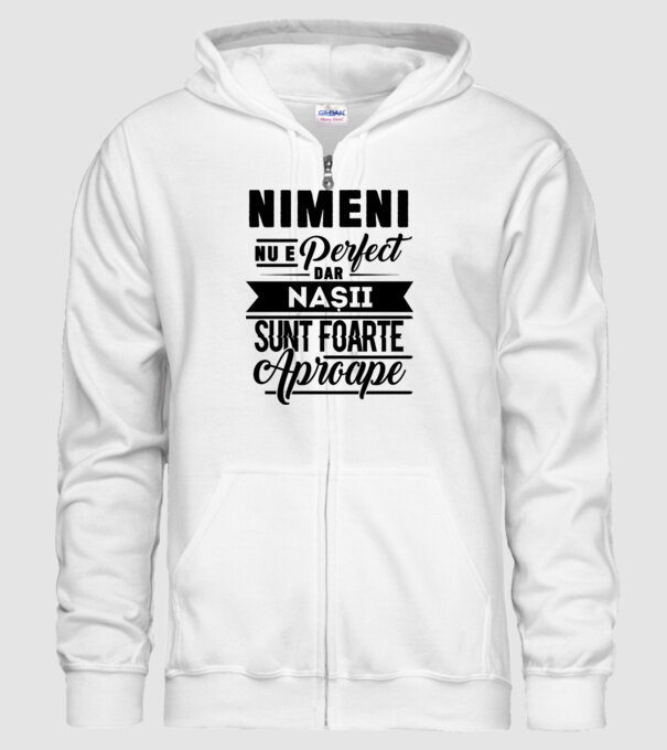 Nimeni nu e perfect, dar nașii sunt foarte aproape model alb pe tricou