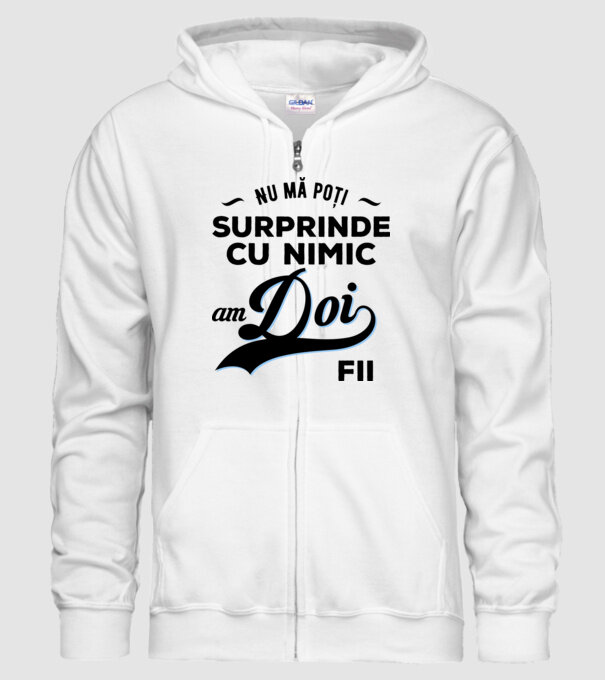 Nu mă poți surprinde cu nimic, am doi fii model alb pe tricou
