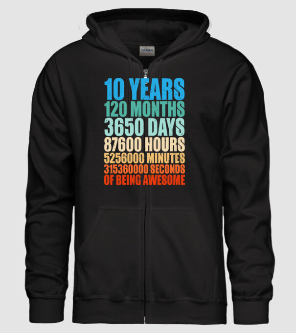 10 years of being awesome model negru pe tricou