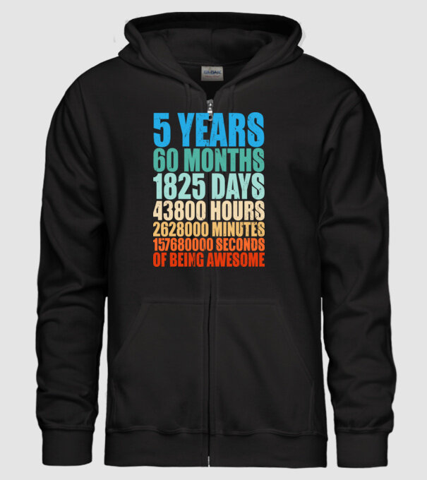 5 years of being awesome model negru pe tricou