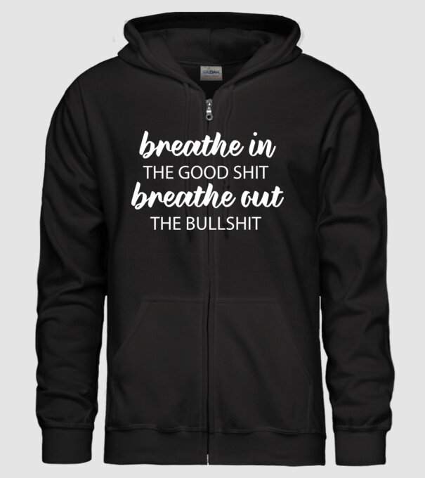 Inspiră model negru pe tricou