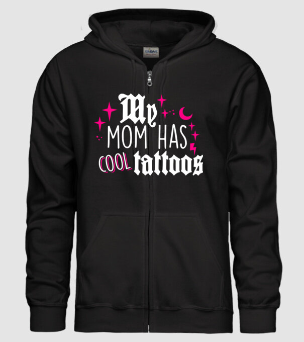 My mom has cool tattoos model negru pe tricou
