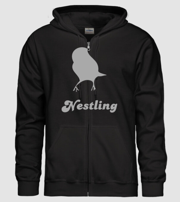Nestling model negru pe tricou