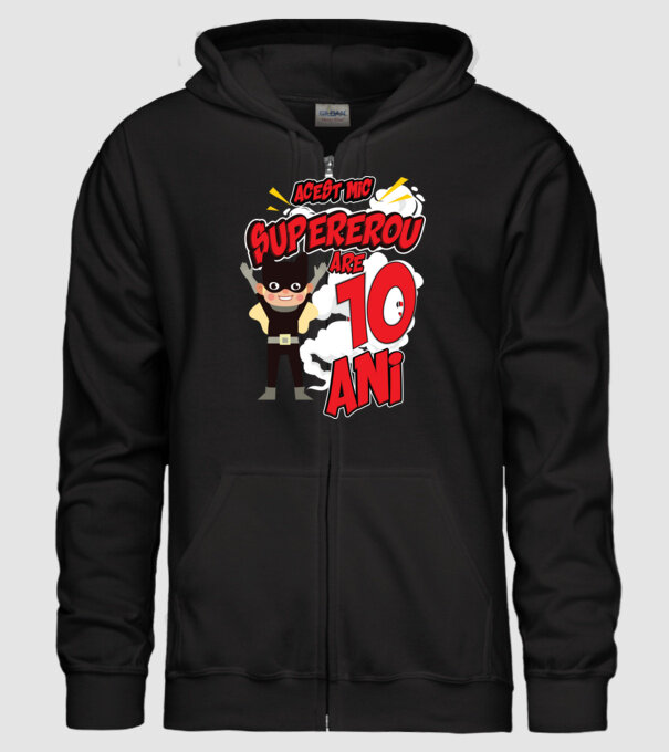Acest mic supererou are 10 ani model negru pe tricou
