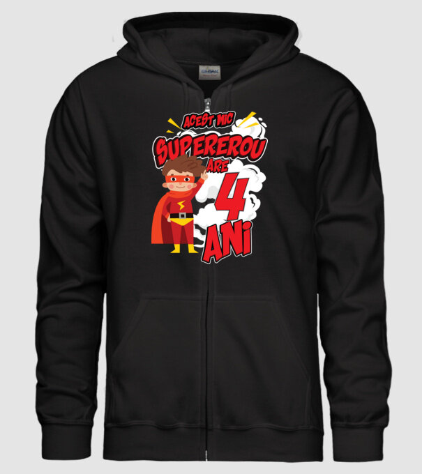 Acest mic supererou are 4 ani model negru pe tricou