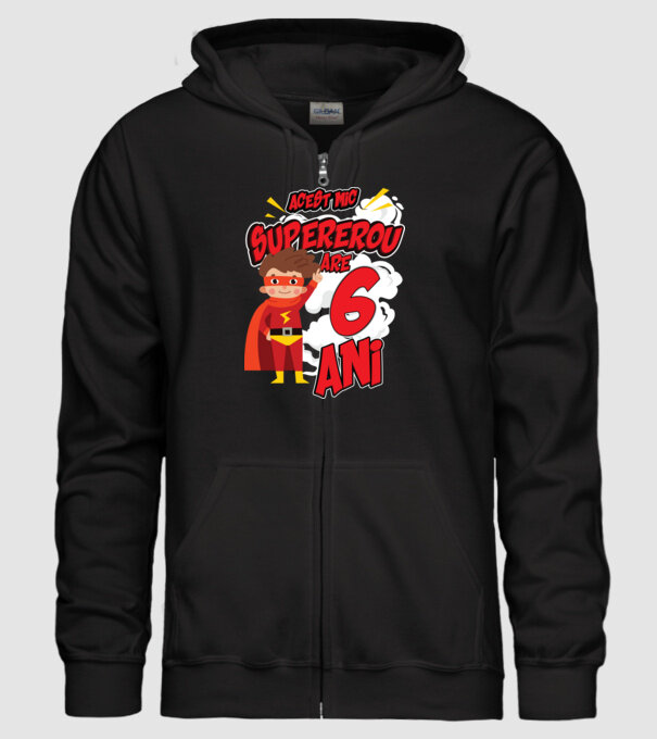 Acest mic supererou are 6 ani model negru pe tricou