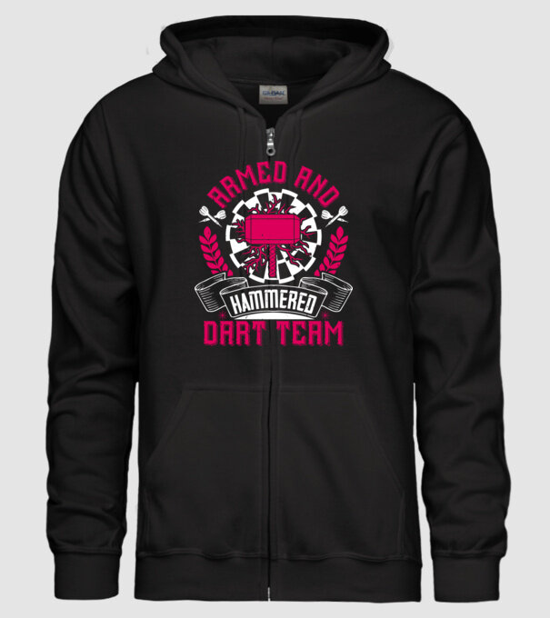 Armed and Hammered dart team model negru pe tricou
