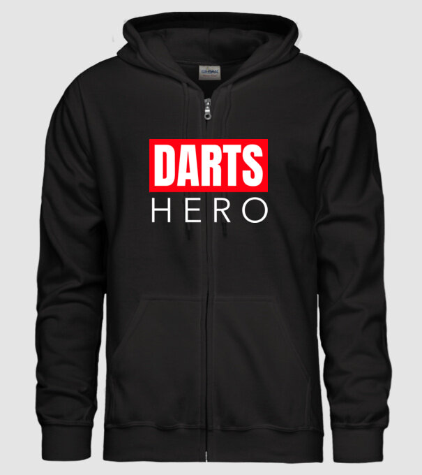DARTS HERO model negru pe tricou