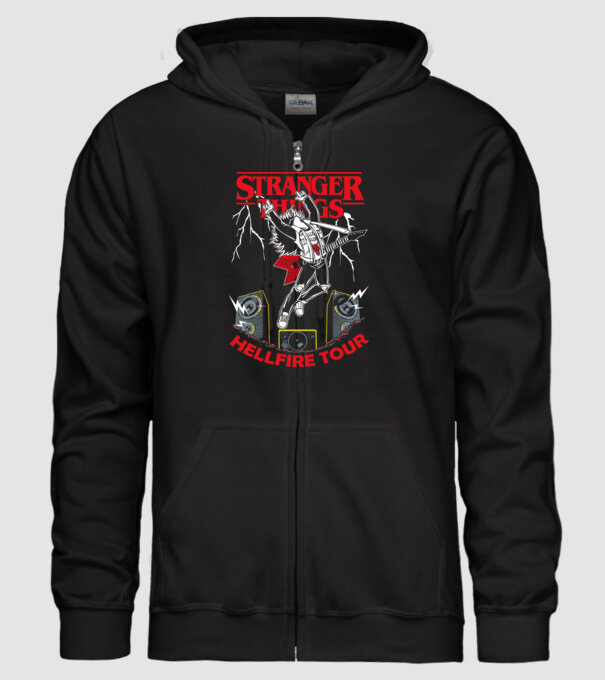 HELLFIRE TOUR model negru pe tricou
