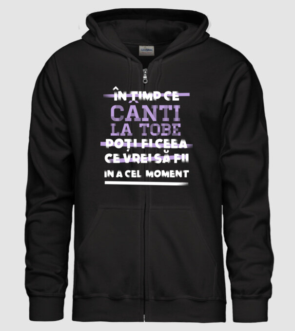în timp ce cânți la tobe poți fi ceea ce vrei să fii - în acel moment model negru pe tricou