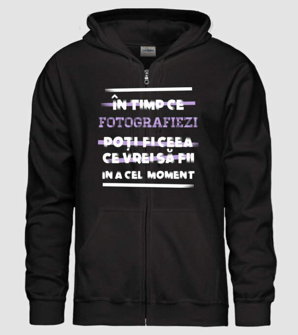 în timp ce fotografiezi poți fi ceea ce vrei să fii - în acel moment model negru pe tricou