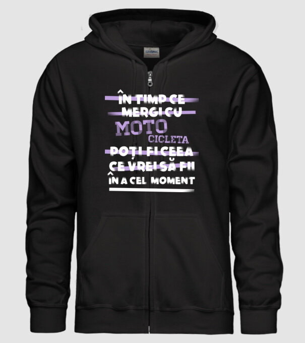 în timp ce mergi cu motocicleta poți fi ceea ce vrei să fii - în acel moment model negru pe tricou