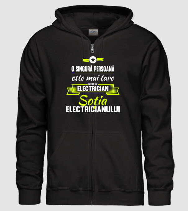 O singură persoană este mai tare decât un electrician, soția electricianului model negru pe tricou