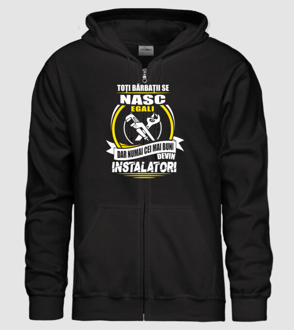 Toți bărbații se nasc egali instalatori model negru pe tricou