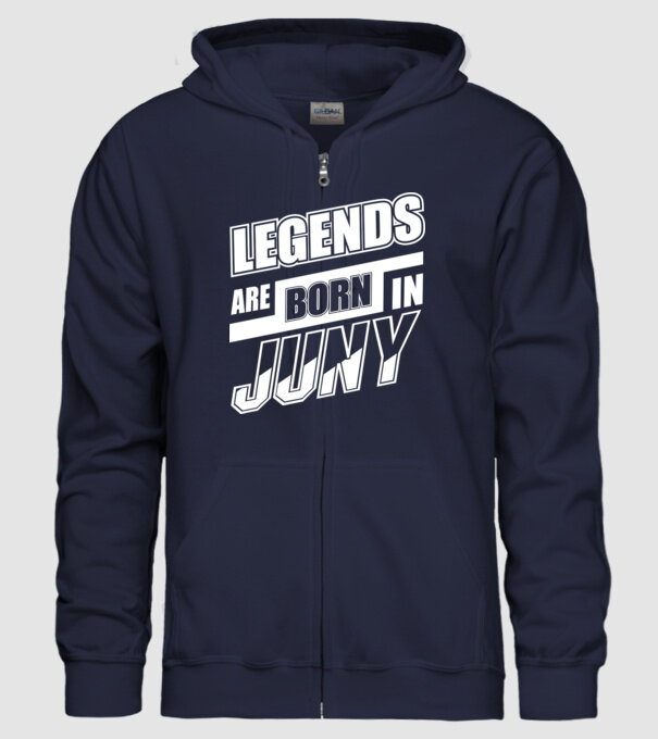 model albastru închis pe tricou