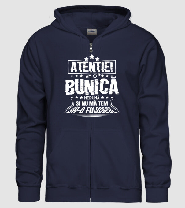 Atenție! Am o bunică nebună și nu mă tem să o folosesc. model albastru închis pe tricou