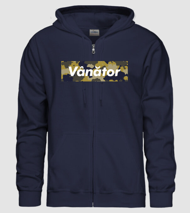 vânător model albastru închis pe tricou