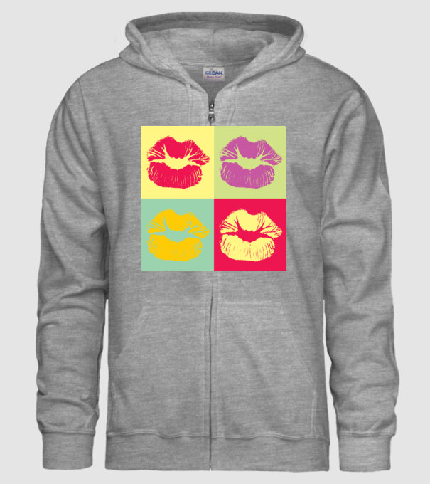 Pop Art Kiss model gri pe tricou