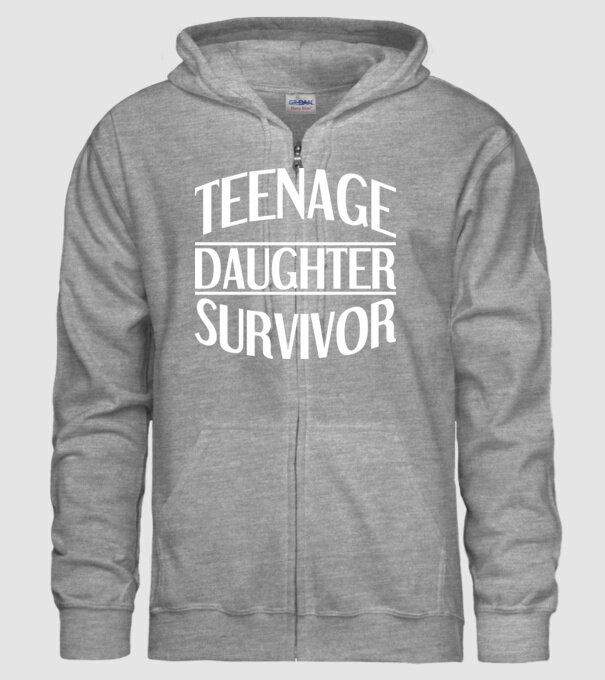 teenage daughter survivor model gri pe tricou