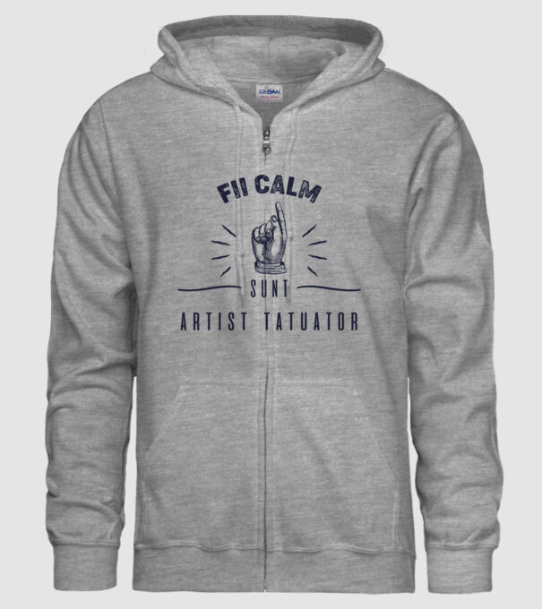 Fii calm, sunt artist tatuator model gri pe tricou