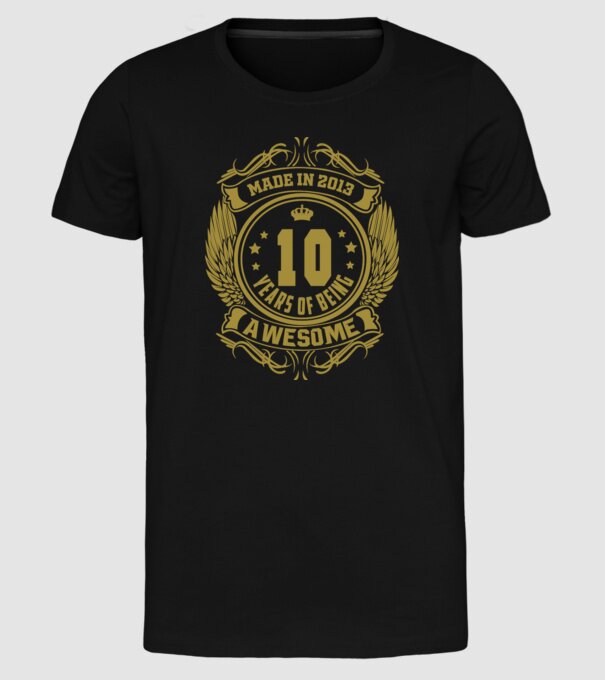 10 years of being awesome winged model negru pe tricou