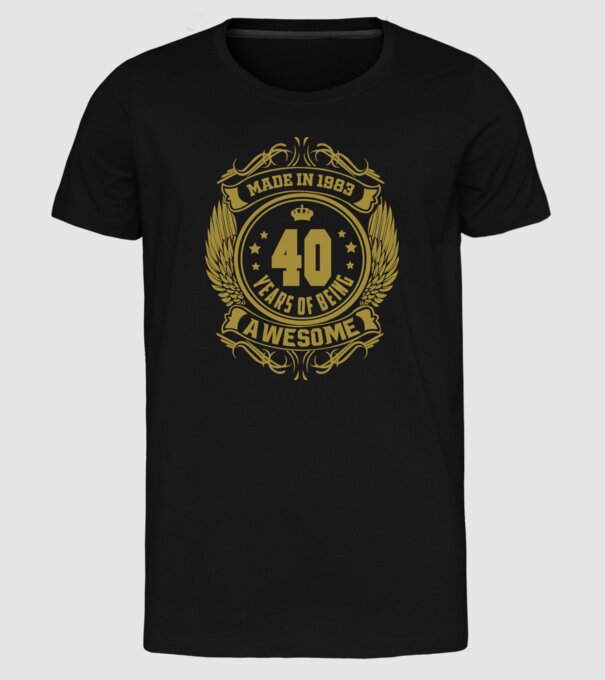 40 years of being awesome winged model negru pe tricou