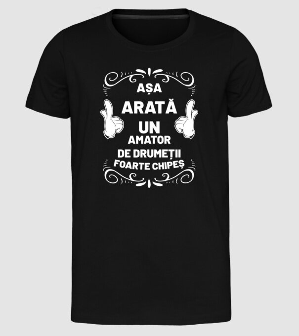 așa arată un amator de drumeții foarte chipeș model negru pe tricou