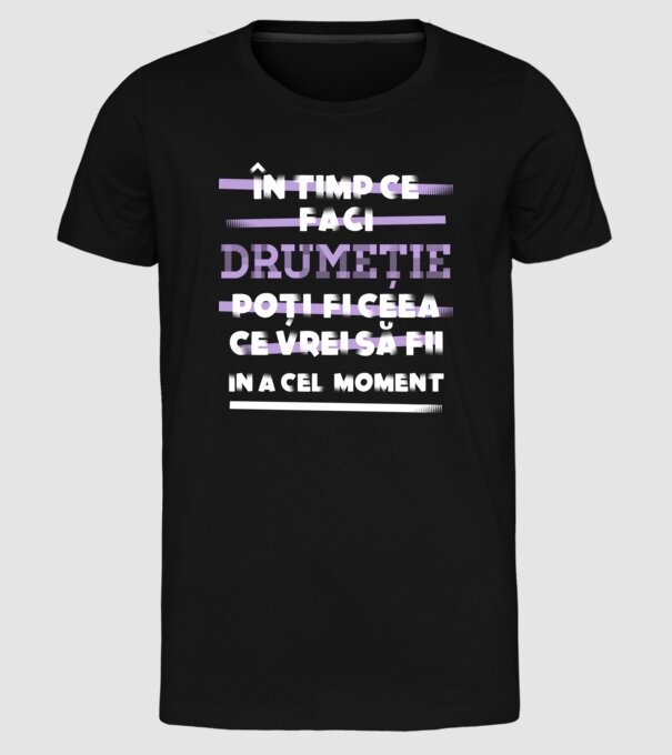 în timp ce faci drumeție poți fi ceea ce vrei să fii - în acel moment model negru pe tricou