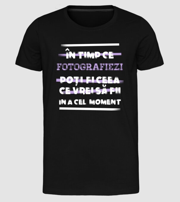 în timp ce fotografiezi poți fi ceea ce vrei să fii - în acel moment model negru pe tricou