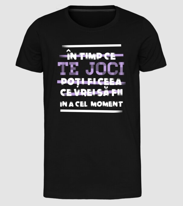în timp ce te joci poți fi ceea ce vrei să fii - în acel moment model negru pe tricou
