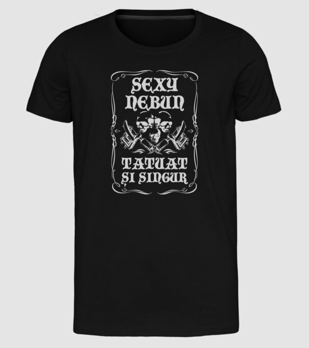 sexy, nebun, tatuat și singur model negru pe tricou