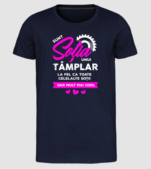 sunt soția unui tâmplar, la fel ca toate celelalte soții, dar mult mai cool model albastru închis pe tricou